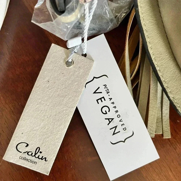 Crossbody/shoulder bag, flap over closure, inside pocket, adjustable strap NWT - Picture 5 of 5